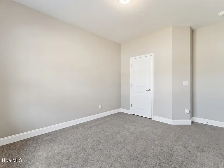 755 Greenwich Pl — Photo 32