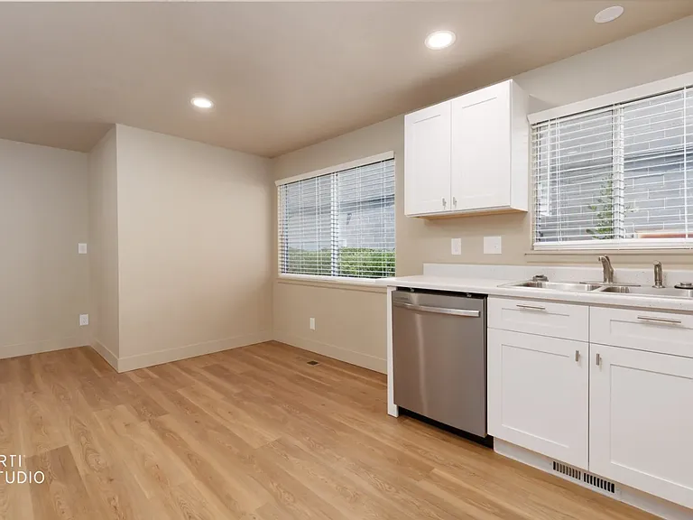 347 E State Rd — Photo 9