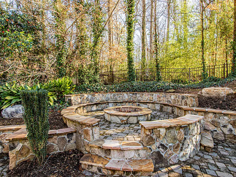 3911 Lakeside Dr — Photo 42