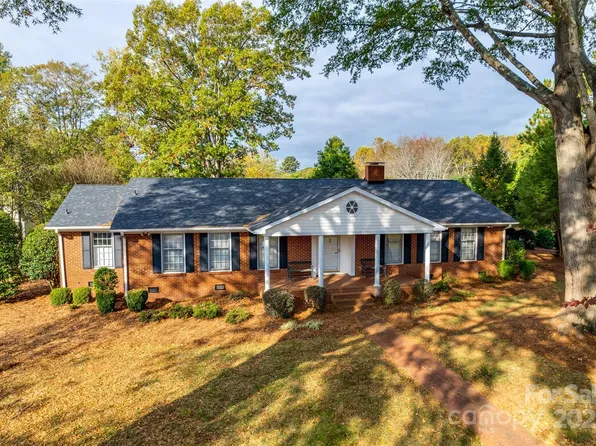 2209 Kings Dr, Gastonia, NC 28056