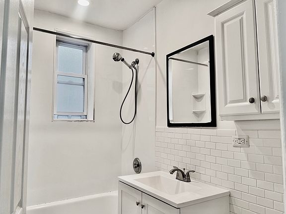 5th image of 6045 Boulevard East APT 7E