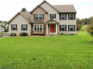 549 Crestwood Dr, Red Lion, PA 17356