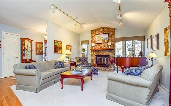 3rd image of 42 Mulberry Ct