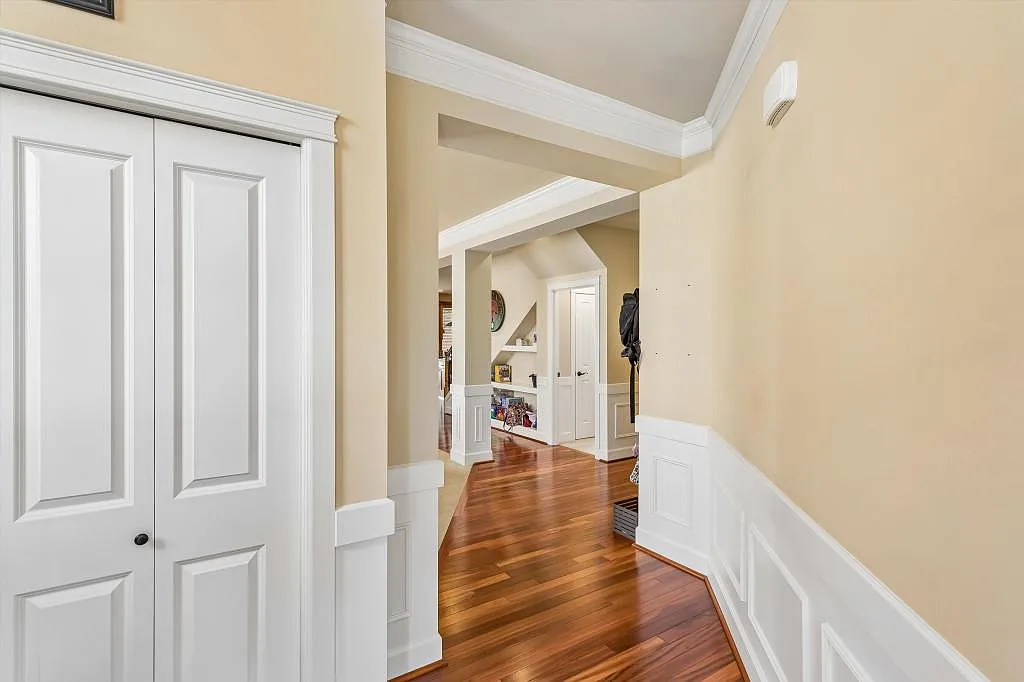 10416 Se 273rd Pl - 5 bedrooms or more — Photo 3