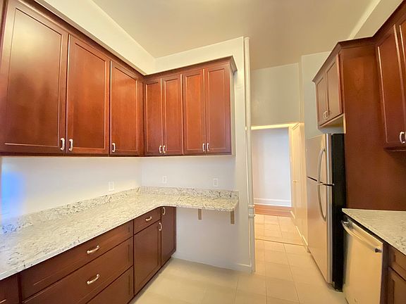 3rd image of 1100 Madison Ave APT 4L