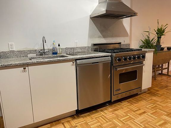 3rd image of 149A Lexington Ave