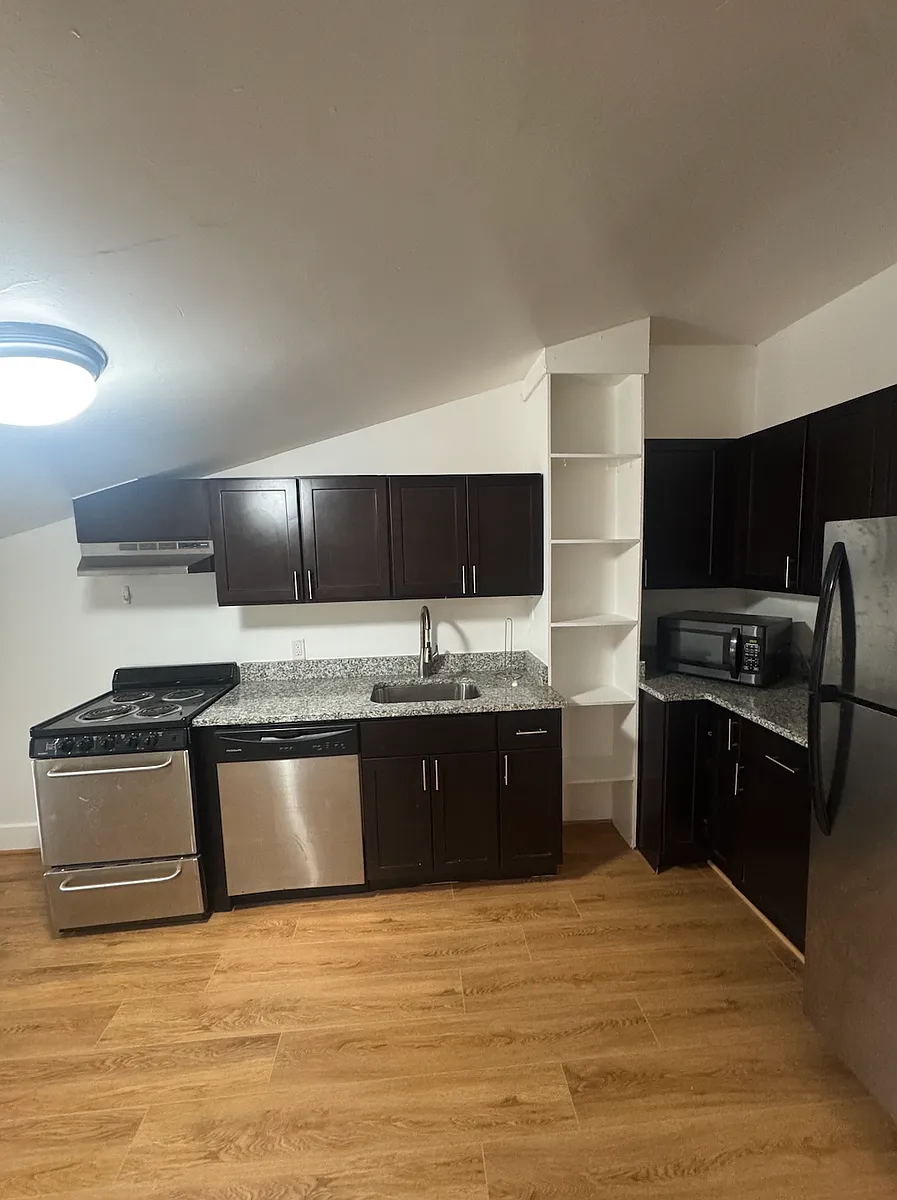 Building Photo - 107 W Monument St #4C