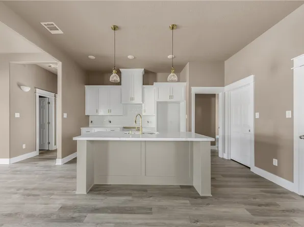 1811 Palasota Dr, Bryan, TX 77803