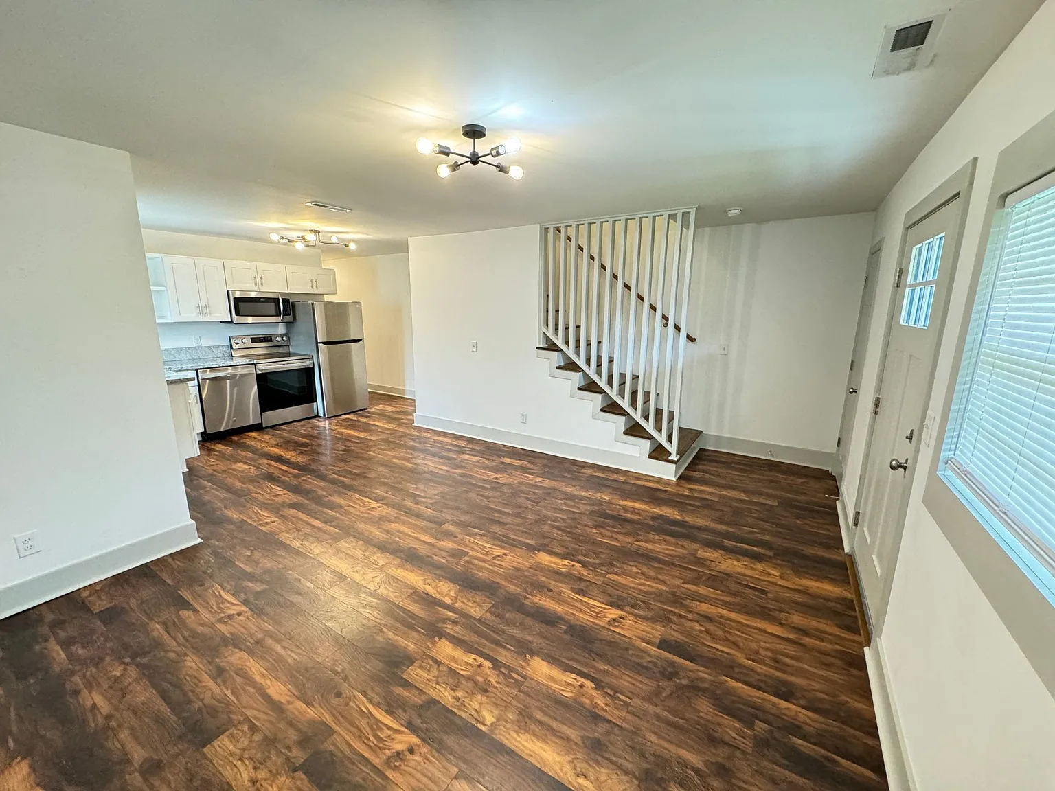 3 bed, 1200 sqft, $1,700 — Photo 1