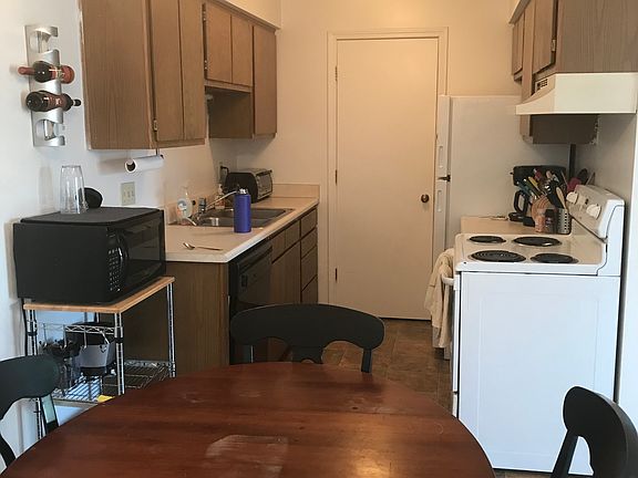 3rd image of 442 E Roanoke St
