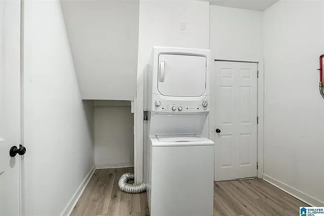 2116 Clarendon Ave — Photo 9