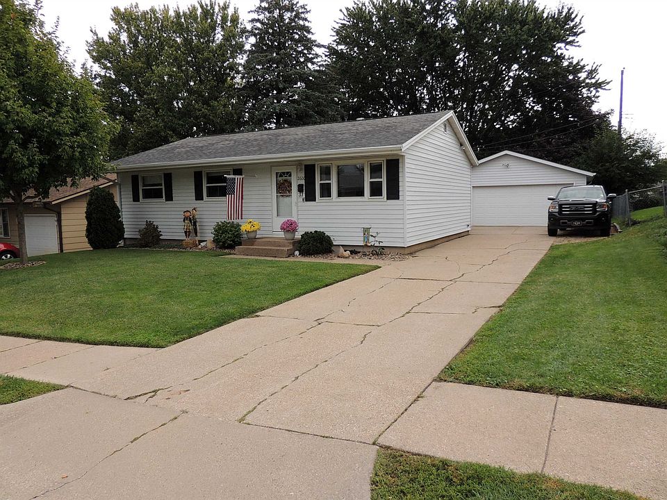 1st image of 2600 Rosewood Dr