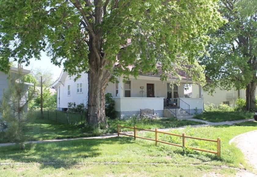 2nd image of 142 Ash St