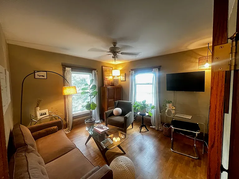 837 Innes St NE #1B — Photo 2