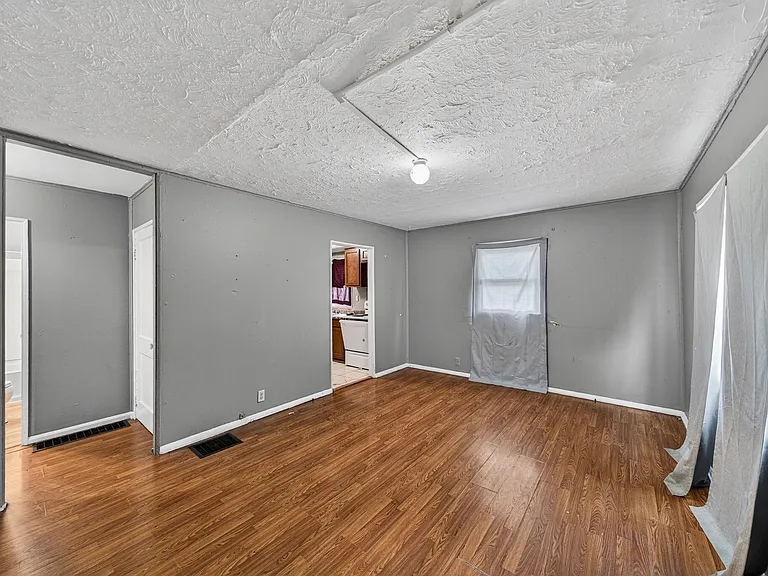 3220 Vermont Pl — Photo 10