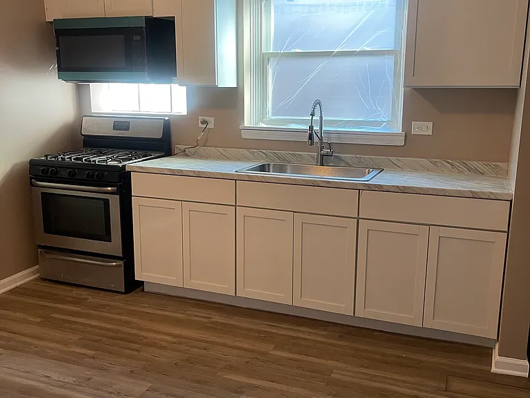 12010 Elm Dr — Photo 2