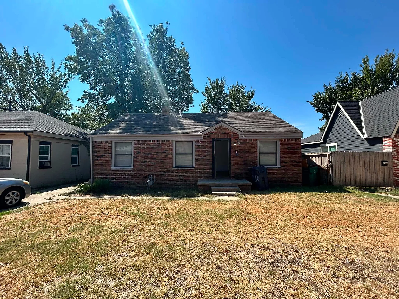 3 bed, 999 sqft, $1,300 — Photo 1