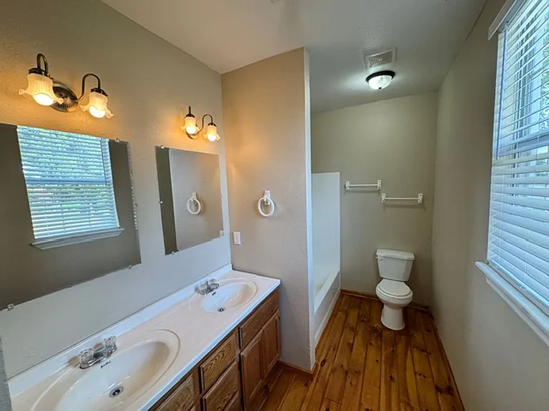 826 W Kansas Ave — Photo 9