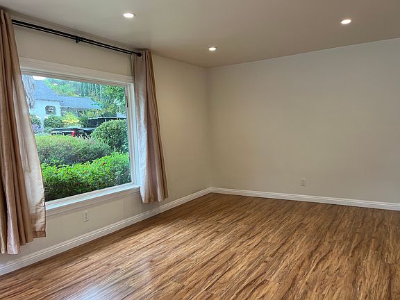 3rd image of 4334 Oak Dr