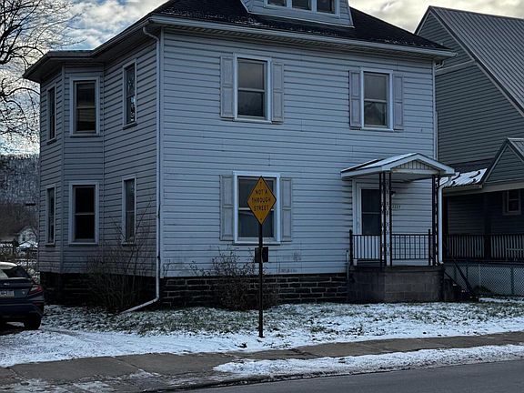 2nd image of 2227 W 4th St