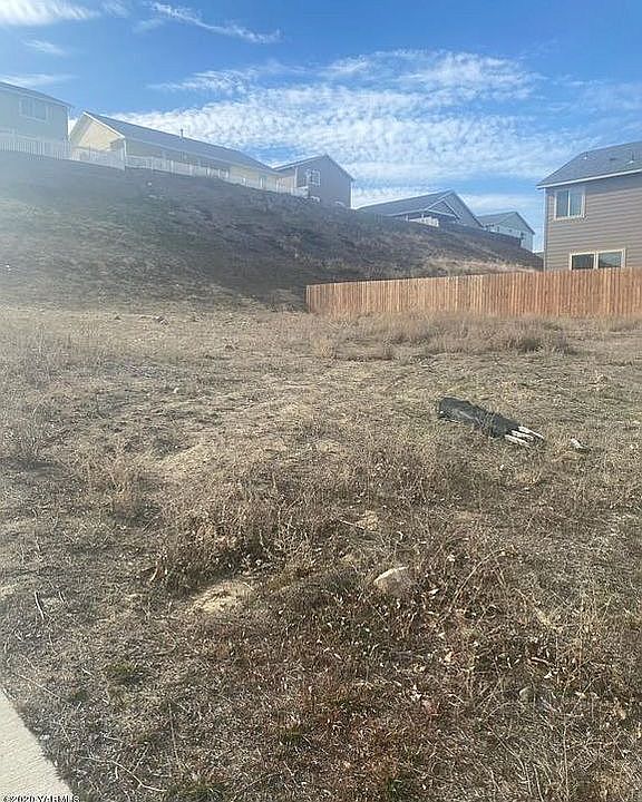 1st image of 1600 W Naches Ave