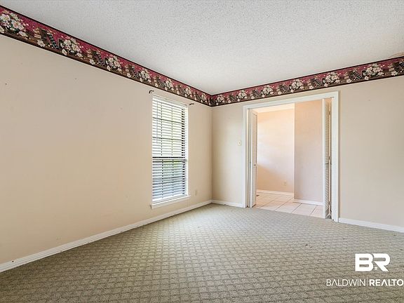 2nd image of 3041 Southridge Rd E