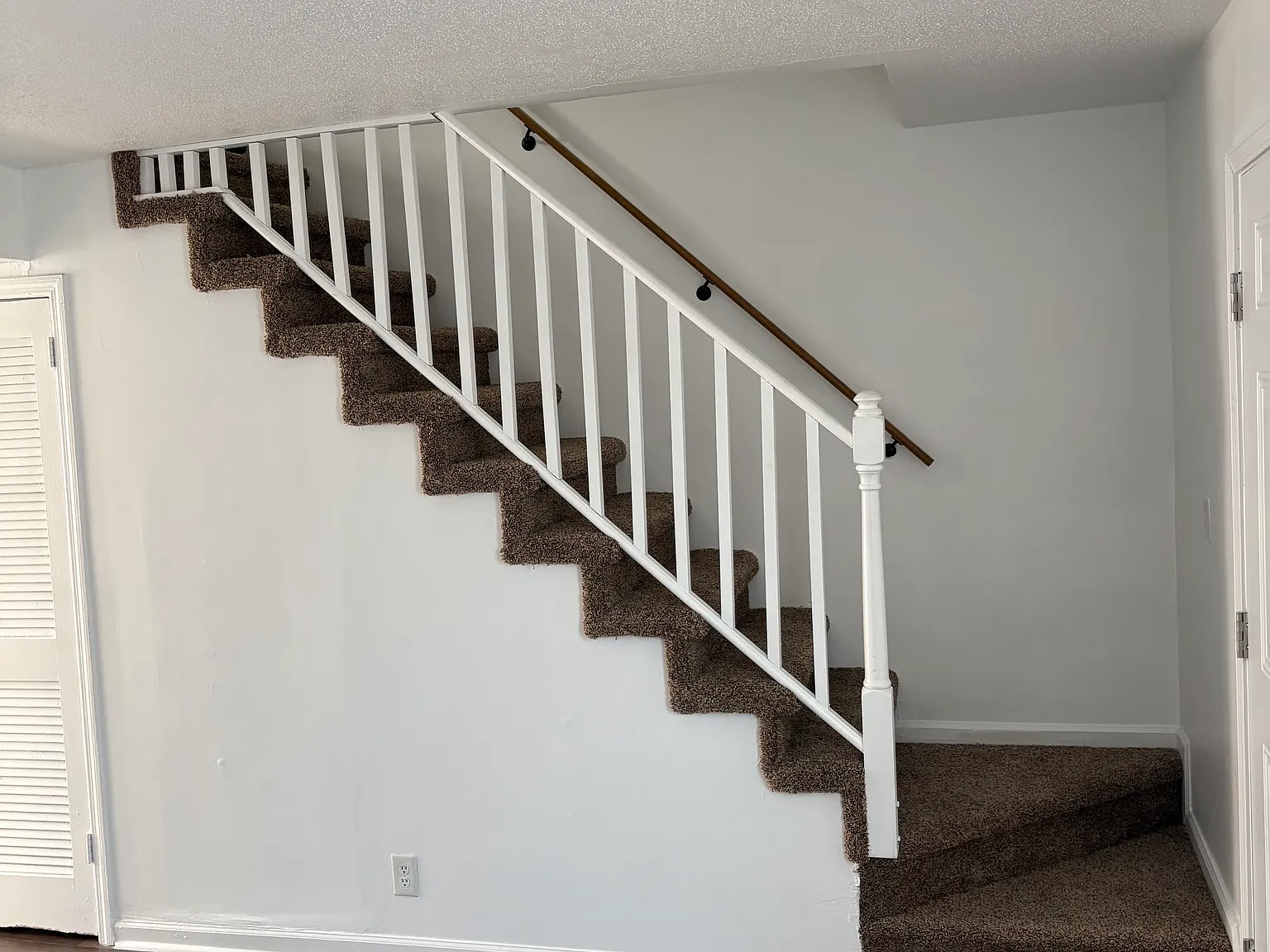 3605 Willow Creek Ct — Photo 3