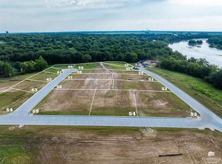 205 Sandbar Dr, Wamego, KS 66547