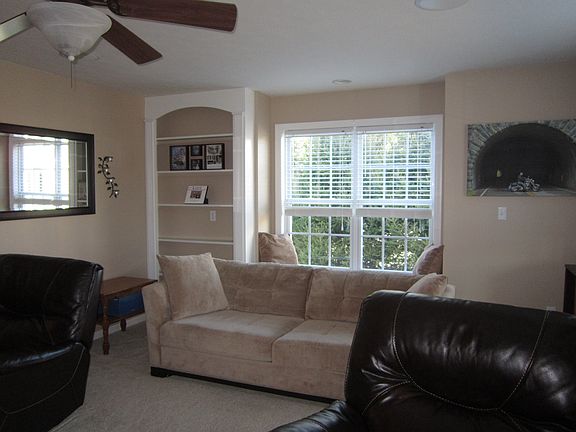 3rd image of 102 Creekside Dr