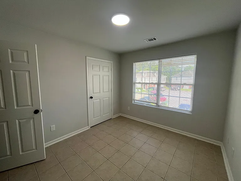 1047 Wheel House Ln #B — Photo 6
