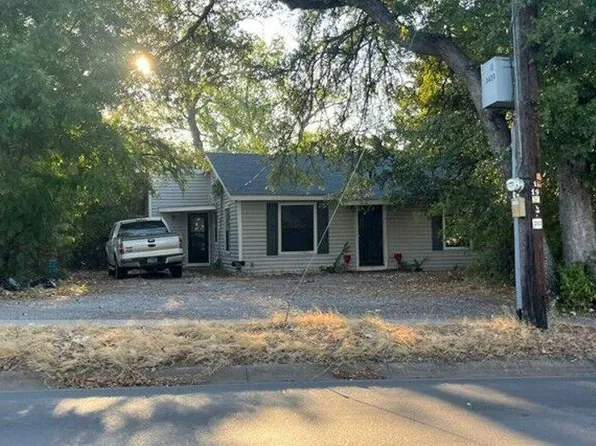 701 S Main St, Euless, TX 76040