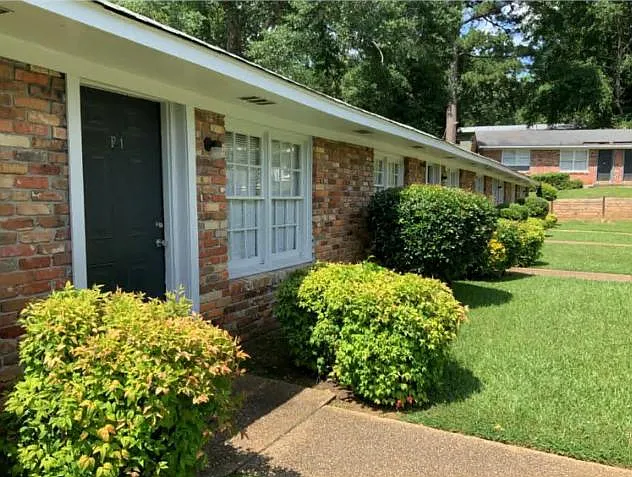 Redbud Village — Photo 4