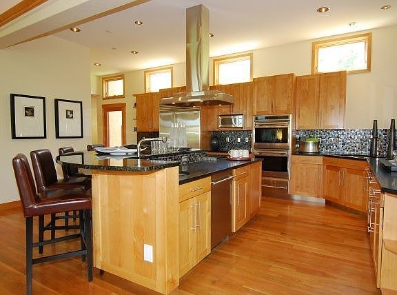 2nd image of 1480 Bellevue Dr