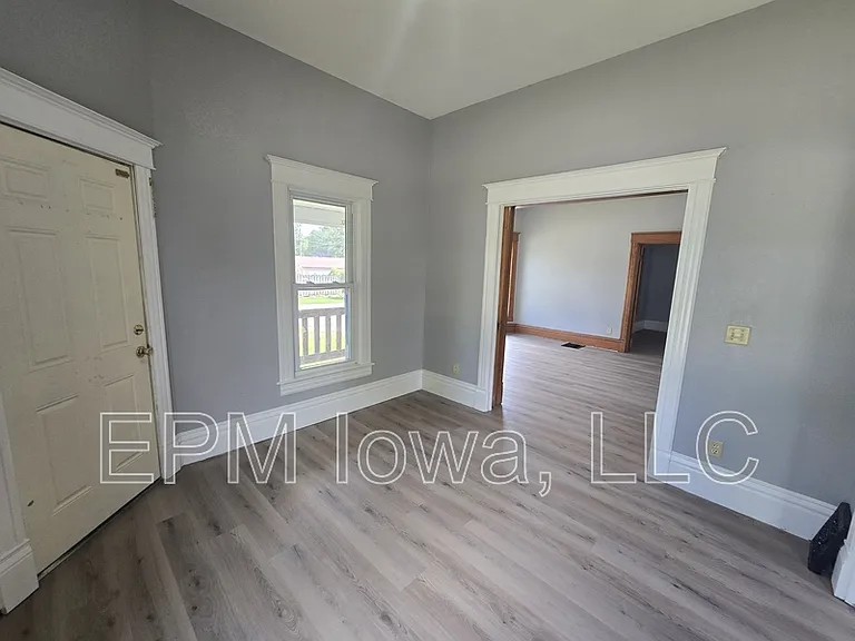 301 Leland Ave — Photo 3