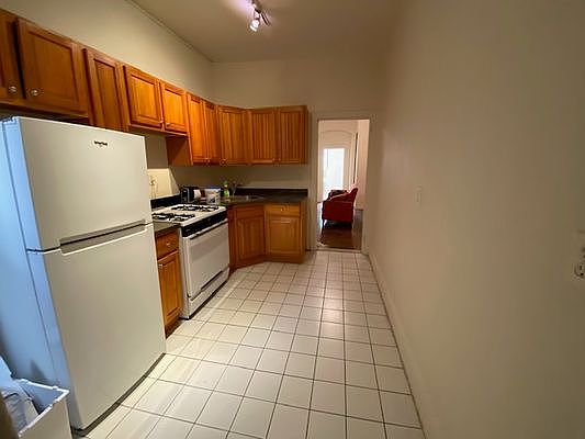 2nd image of 311 W 55th St APT 5A