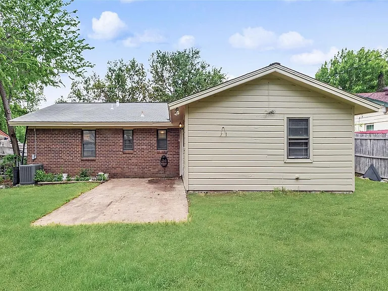 2717 Wesleyan Dr — Photo 11