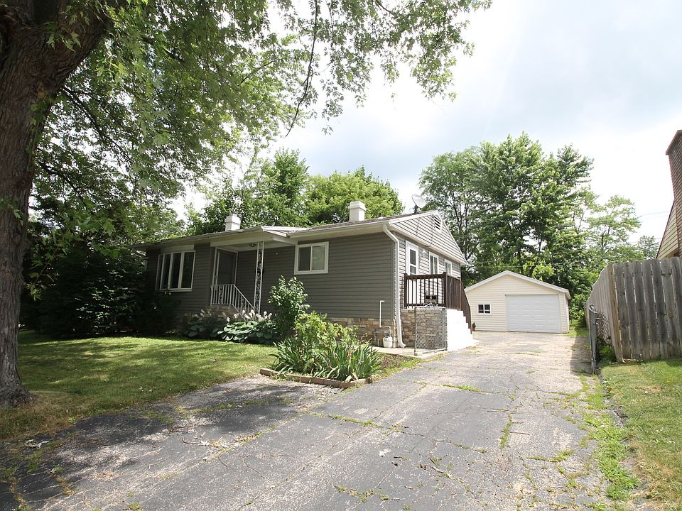 1st image of 77 Hickory Dr