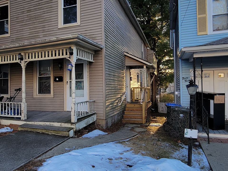 1st image of 31 Bank St #2