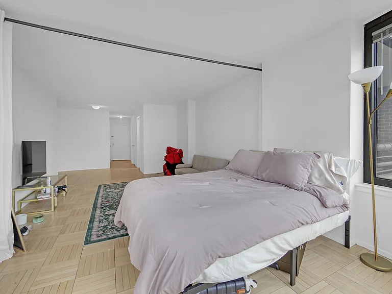 330 E 38th St #31H — Photo 8