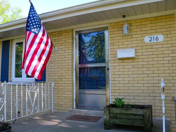 216 Broadmoor Ave, Munster, IN 46321