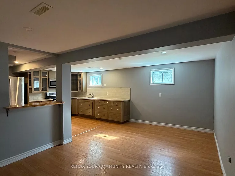 17 Daphne Cres #BASEMENT — Photo 3