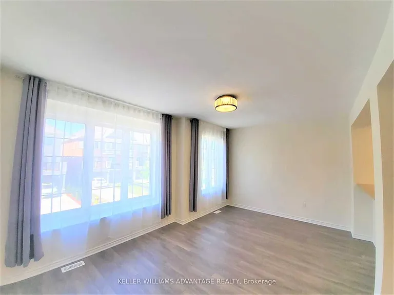 45 Fusilier Dr — Photo 3
