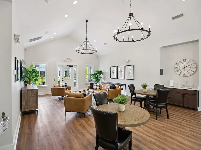 428 Triple Crown Cir — Photo 35