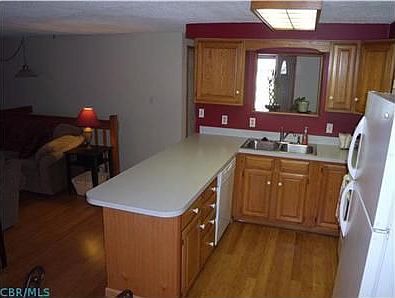 3rd image of 6850 Laird Ave