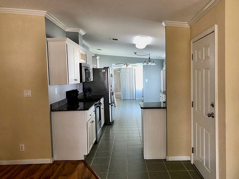 1st image of 4 Ashbury Ln