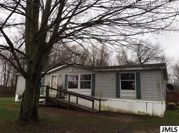 27828 H Dr N, Albion, MI 49224