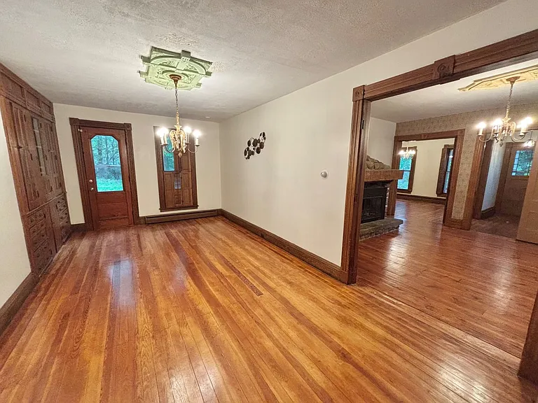 2181 County Line Rd — Photo 2