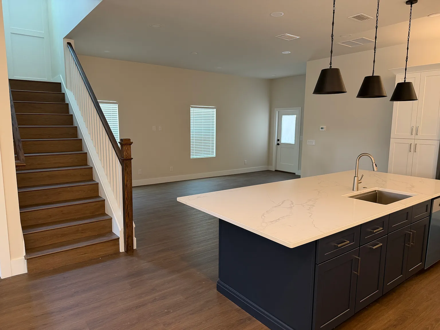 4 bed, 3.5 bath, 2250 sqft, $3,900 — Photo 3