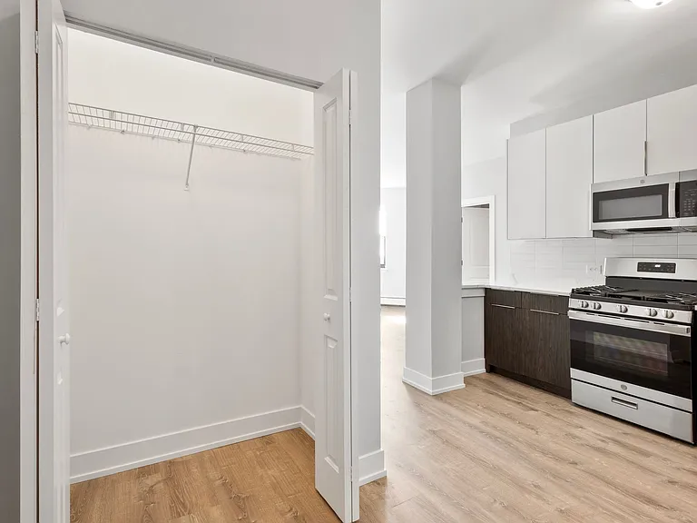 1625 W Howard St — Photo 29
