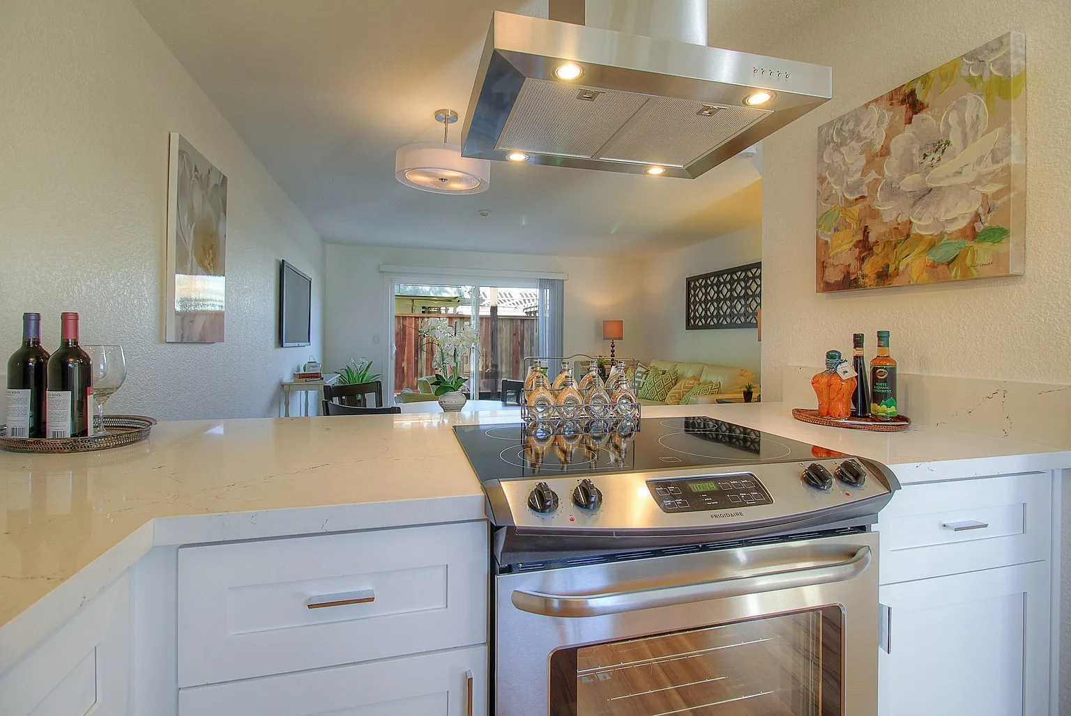Newly Renovated 2x1.5 Townhome - Brand New Everything! — Photo 4